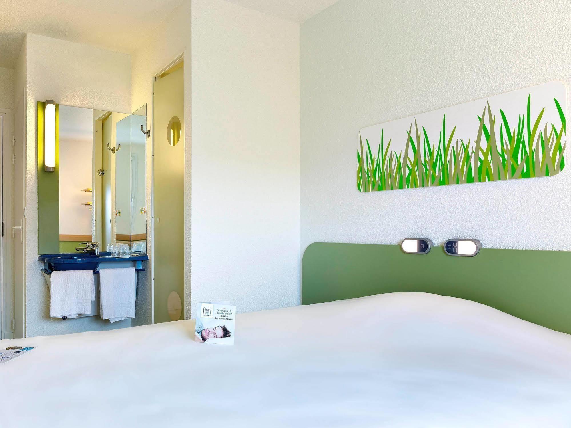 Ibis Budget La Roche Sur Yon Vendespace Mouilleron-le-Captif Bagian luar foto